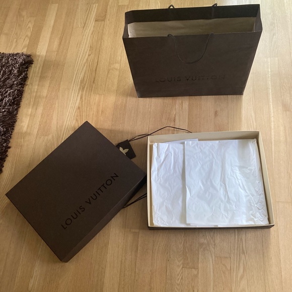 Authentic Large Louis Vuitton gift box - 45 x 37 cm - Picture 4 of 8